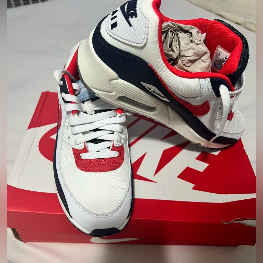 Nike size 8 - Nike air 90 - Worn like new condition.  Very comfortable